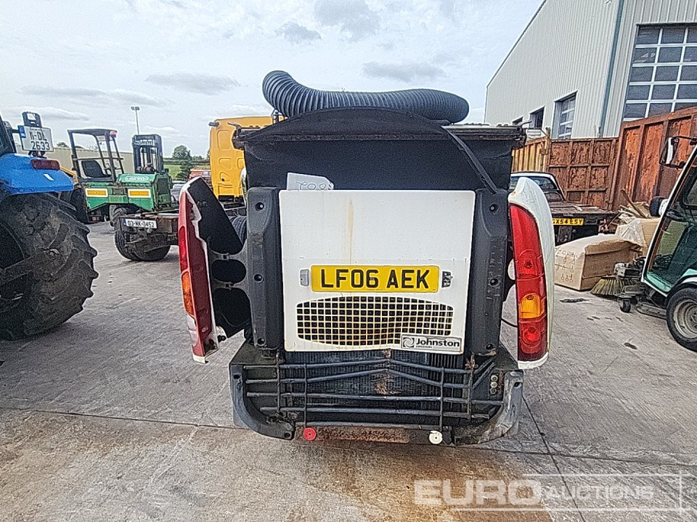 Johnston Sweeper 4x2 Road Sweeper - Balayeuse de voirie: photos 4 Johnston Sweeper 4x2 Road Sweeper - Balayeuse de voirie: photos 4