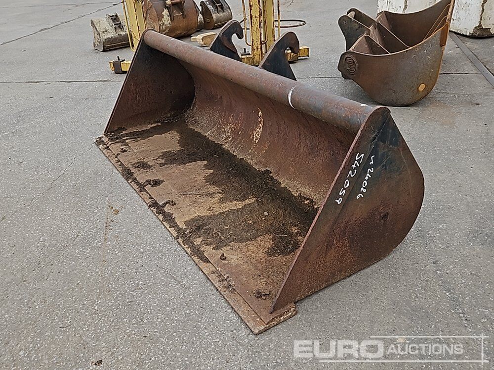 Lemac 94" Loading Bucket to suit Telehandler - Godet: photos 1 Lemac 94" Loading Bucket to suit Telehandler - Godet: photos 1