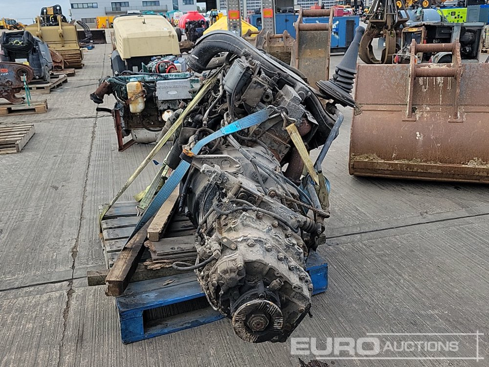 MAN 6 Cylinder Engine, Gearbox - Moteur: photos 4 MAN 6 Cylinder Engine, Gearbox - Moteur: photos 4