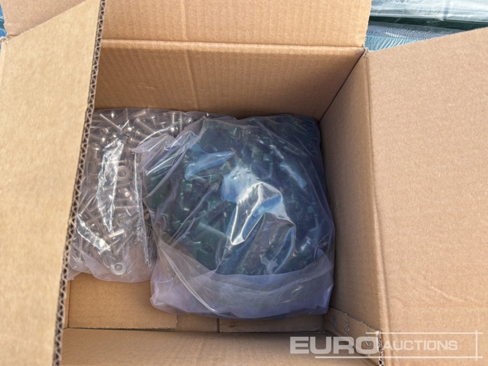 Machine agricole Unused Galvanised & Powder Coated Heavy Duty (5mm) Wire Mesh Fencing, 25 x H2.4m x W2.2m Panels, 26 x 60mm x 60mm x3m Posts, with Fittings (Black): photos 23 Machine agricole Unused Galvanised & Powder Coated Heavy Duty (5mm) Wire Mesh Fencing, 25 x H2.4m x W2.2m Panels, 26 x 60mm x 60mm x3m Posts, with Fittings (Black): photos 23