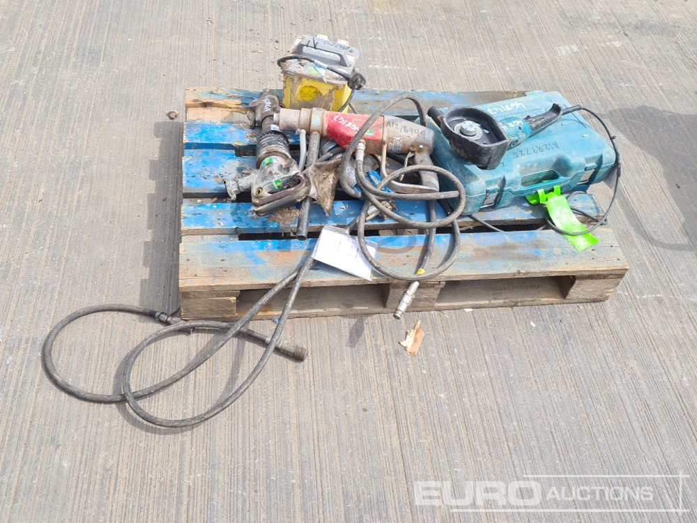 Makita 110Volt Angle Grinder, Makita 110Volt Drill, 110Volt Transformer, Pneumatic Hand Held Breaker, Hydraulic Impact Wrench (2 of) - Matériel de chantier: photos 4 Makita 110Volt Angle Grinder, Makita 110Volt Drill, 110Volt Transformer, Pneumatic Hand Held Breaker, Hydraulic Impact Wrench (2 of) - Matériel de chantier: photos 4