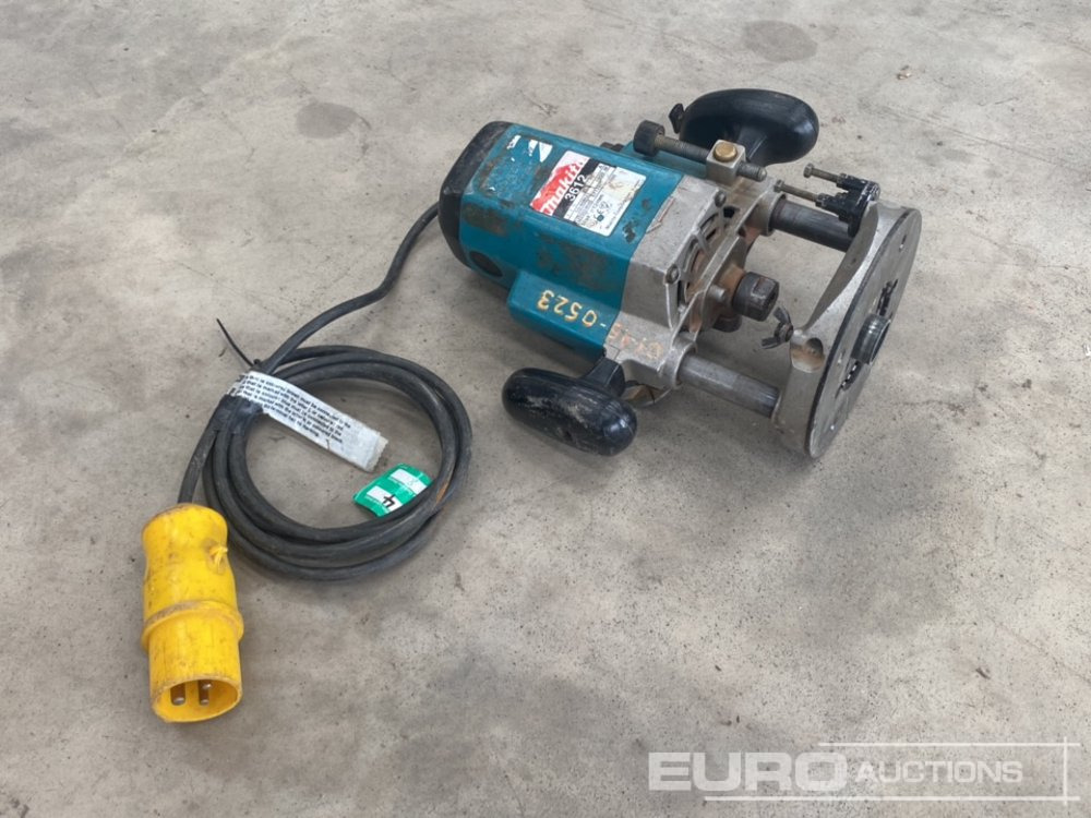 Makita 3612 110 Volt Router - Matériel de chantier: photos 1 Makita 3612 110 Volt Router - Matériel de chantier: photos 1