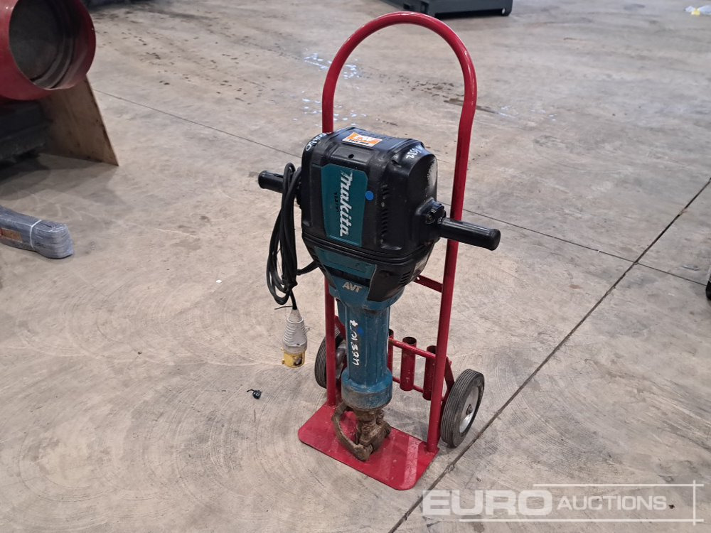 Makita AVT HM1812 110 Volt Hand Held Breaker & Trolley - Matériel de chantier: photos 1 Makita AVT HM1812 110 Volt Hand Held Breaker & Trolley - Matériel de chantier: photos 1