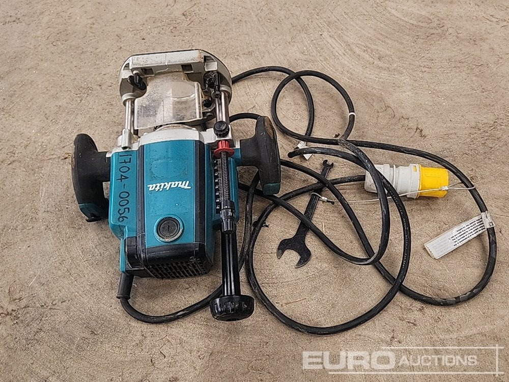 Makita RP1801 110 Volt Router - Matériel de chantier: photos 4 Makita RP1801 110 Volt Router - Matériel de chantier: photos 4
