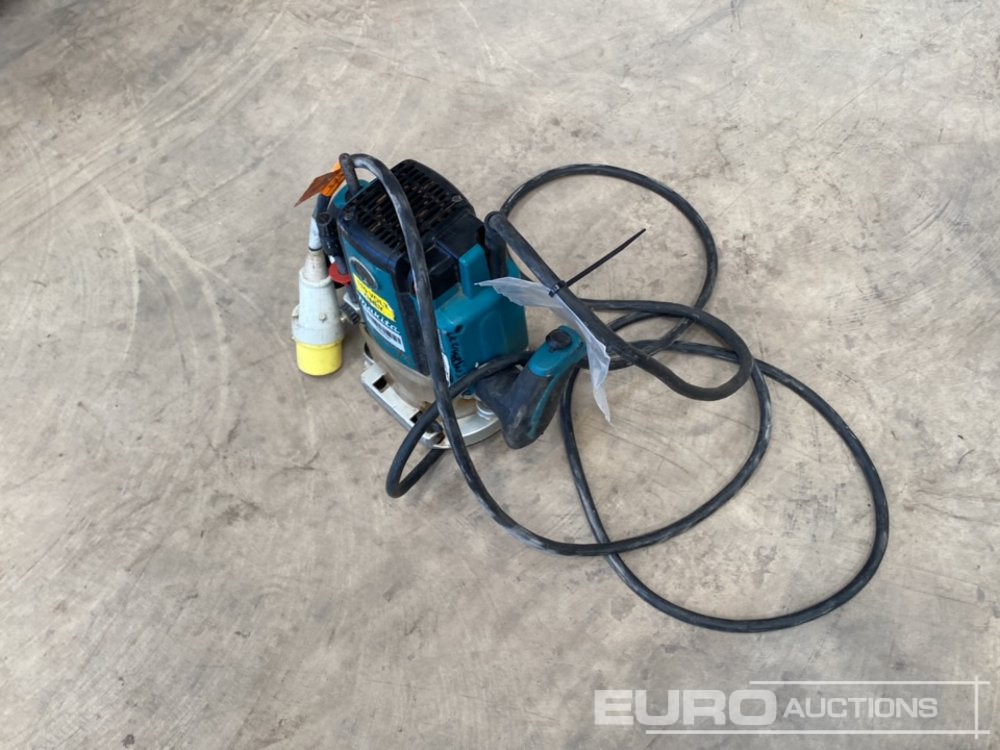 Makita RP2301FC 110 Volt Router - Matériel de chantier: photos 5 Makita RP2301FC 110 Volt Router - Matériel de chantier: photos 5