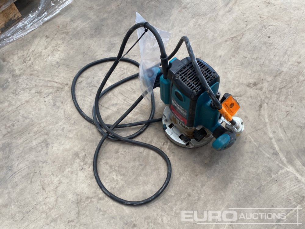 Makita RP2301FC 110 Volt Router - Matériel de chantier: photos 1 Makita RP2301FC 110 Volt Router - Matériel de chantier: photos 1