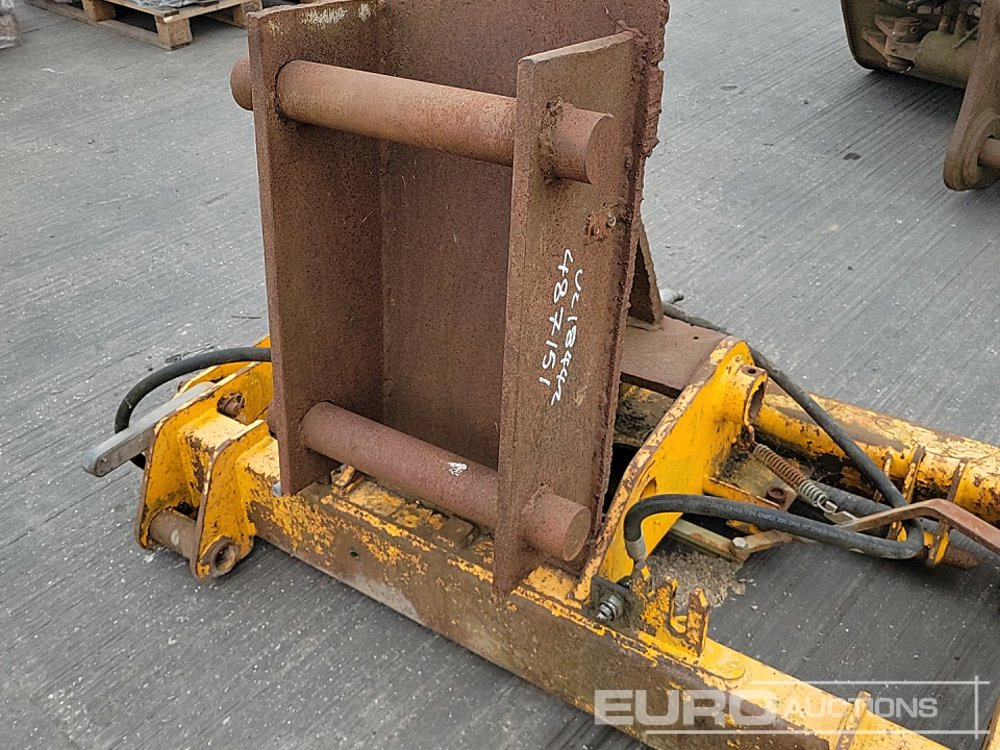 Matériel de manutention Fork Frame 65mm Pin to suit 13 Ton Excavator: photos 16