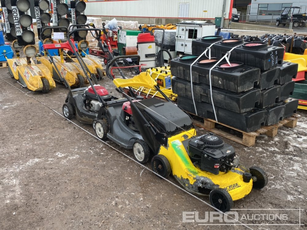 Petrol Lawnmowers (3 of) - Motofaucheuse: photos 3 Petrol Lawnmowers (3 of) - Motofaucheuse: photos 3