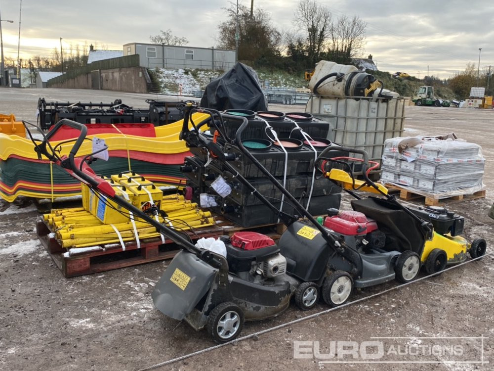 Petrol Lawnmowers (3 of) - Motofaucheuse: photos 1 Petrol Lawnmowers (3 of) - Motofaucheuse: photos 1