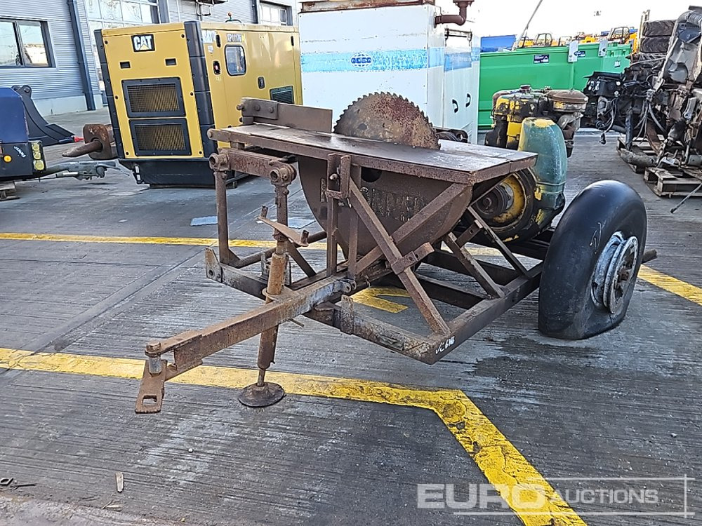 Single Axle Draw Table Saw, Lister Dursley Engine - Matériel de chantier: photos 1 Single Axle Draw Table Saw, Lister Dursley Engine - Matériel de chantier: photos 1