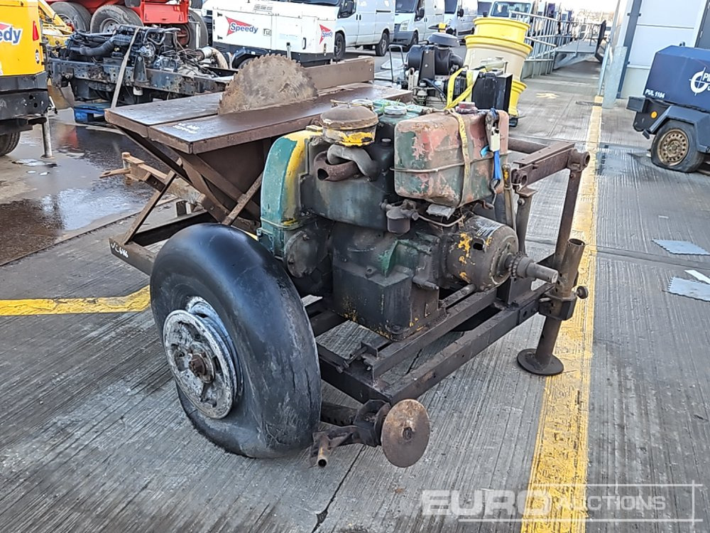 Single Axle Draw Table Saw, Lister Dursley Engine - Matériel de chantier: photos 3 Single Axle Draw Table Saw, Lister Dursley Engine - Matériel de chantier: photos 3