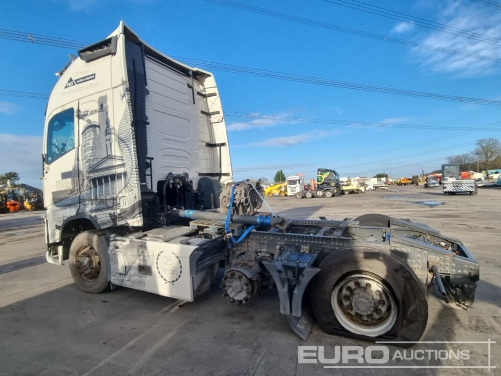 2017 Volvo 6x2 Mid Lift, 3 Way Camera, A/C, Automatic Gearbox - Tracteur routier: photos 2 2017 Volvo 6x2 Mid Lift, 3 Way Camera, A/C, Automatic Gearbox - Tracteur routier: photos 2