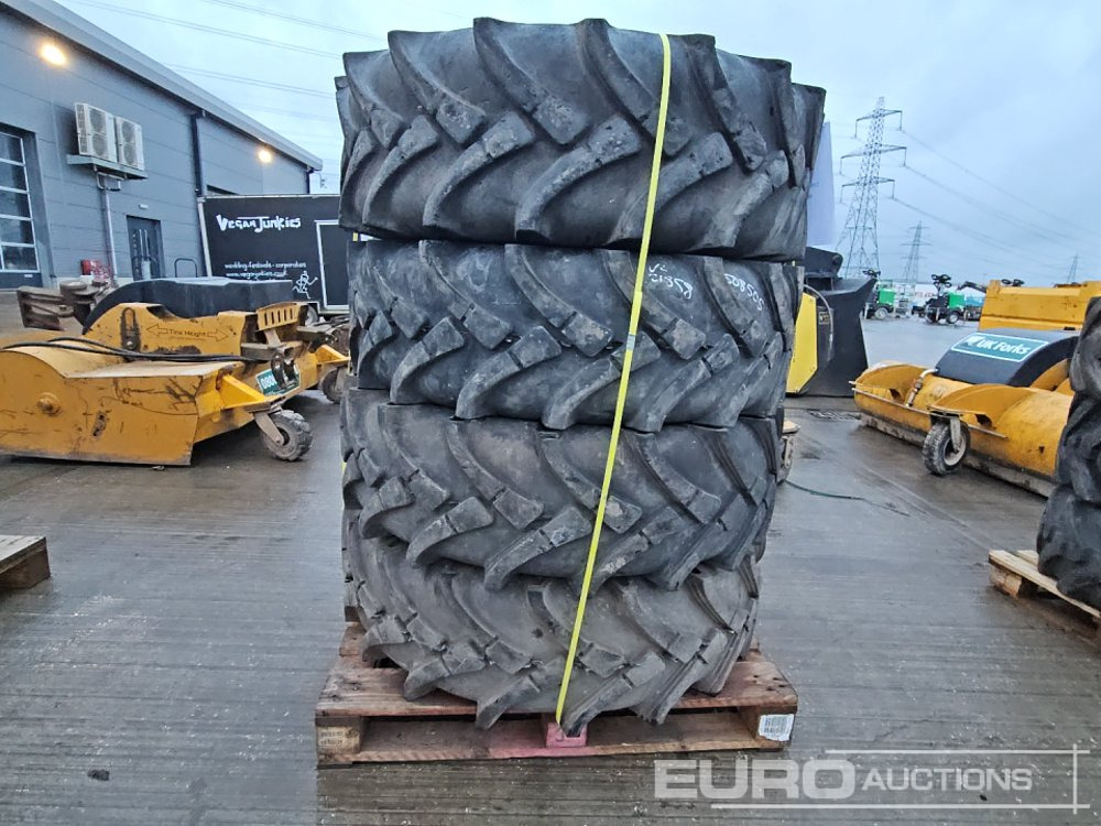 Traction Master 16.5/85-24 Tyre (4 of) - Pneu: photos 2 Traction Master 16.5/85-24 Tyre (4 of) - Pneu: photos 2