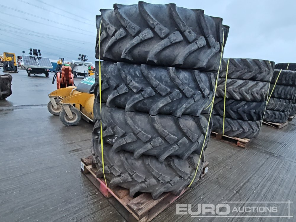 Traction Master 16.5/85-24 Tyre (4 of) - Pneu: photos 1 Traction Master 16.5/85-24 Tyre (4 of) - Pneu: photos 1
