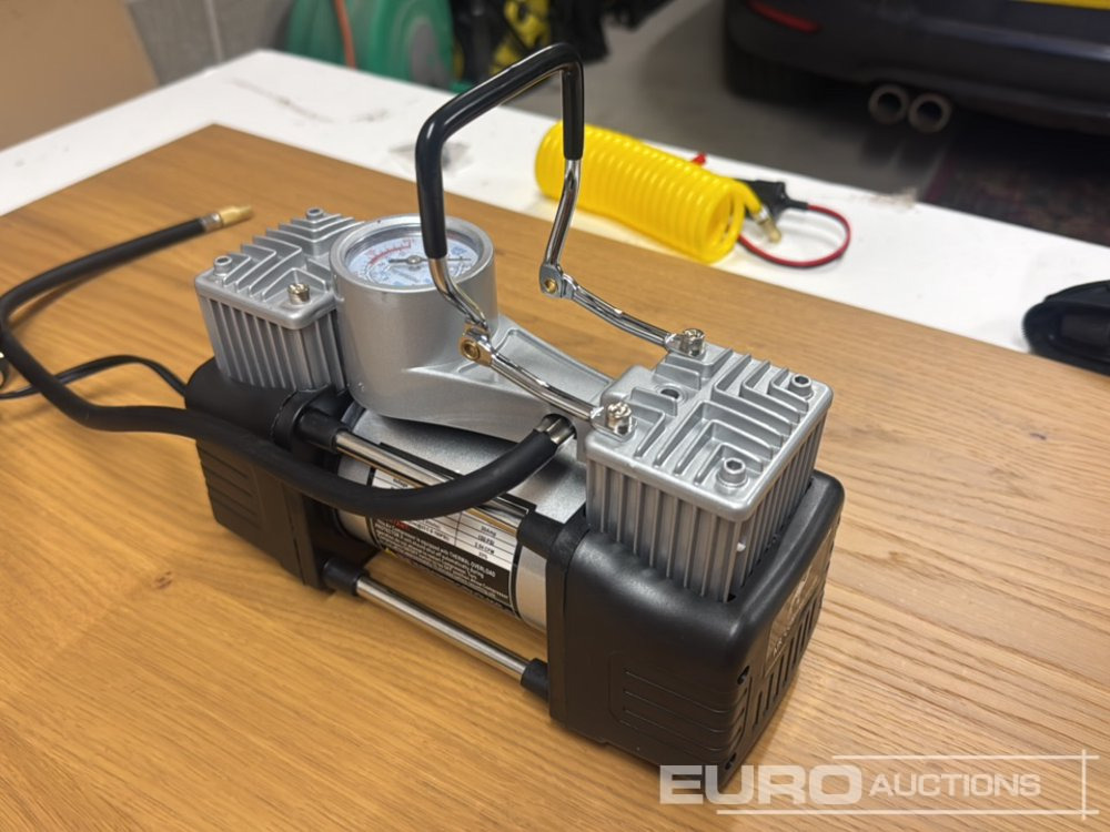 Équipement de garage Unused 12Volt 150PSI Twin Cylinder Air Compressor, Extension Tube, Adaptor Nozzles: photos 7 Équipement de garage Unused 12Volt 150PSI Twin Cylinder Air Compressor, Extension Tube, Adaptor Nozzles: photos 7