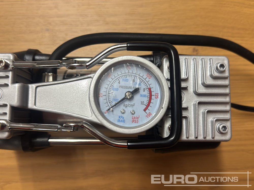 Équipement de garage Unused 12Volt 150PSI Twin Cylinder Air Compressor, Extension Tube, Adaptor Nozzles: photos 9 Équipement de garage Unused 12Volt 150PSI Twin Cylinder Air Compressor, Extension Tube, Adaptor Nozzles: photos 9