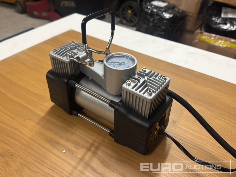 Équipement de garage Unused 12Volt 150PSI Twin Cylinder Air Compressor, Extension Tube, Adaptor Nozzles: photos 6 Équipement de garage Unused 12Volt 150PSI Twin Cylinder Air Compressor, Extension Tube, Adaptor Nozzles: photos 6