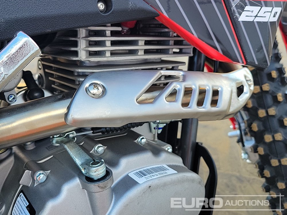 Motocyclette Unused 2025 Apollo Thunder 250cc Motorcross Bike, 21" Front, 18" Rear Tyres, Electric Start, Air Cooled, Hydraulic Suspension, Disc Brakes, Lighting Kit (UNASSEMBLED): photos 13 Motocyclette Unused 2025 Apollo Thunder 250cc Motorcross Bike, 21" Front, 18" Rear Tyres, Electric Start, Air Cooled, Hydraulic Suspension, Disc Brakes, Lighting Kit (UNASSEMBLED): photos 13