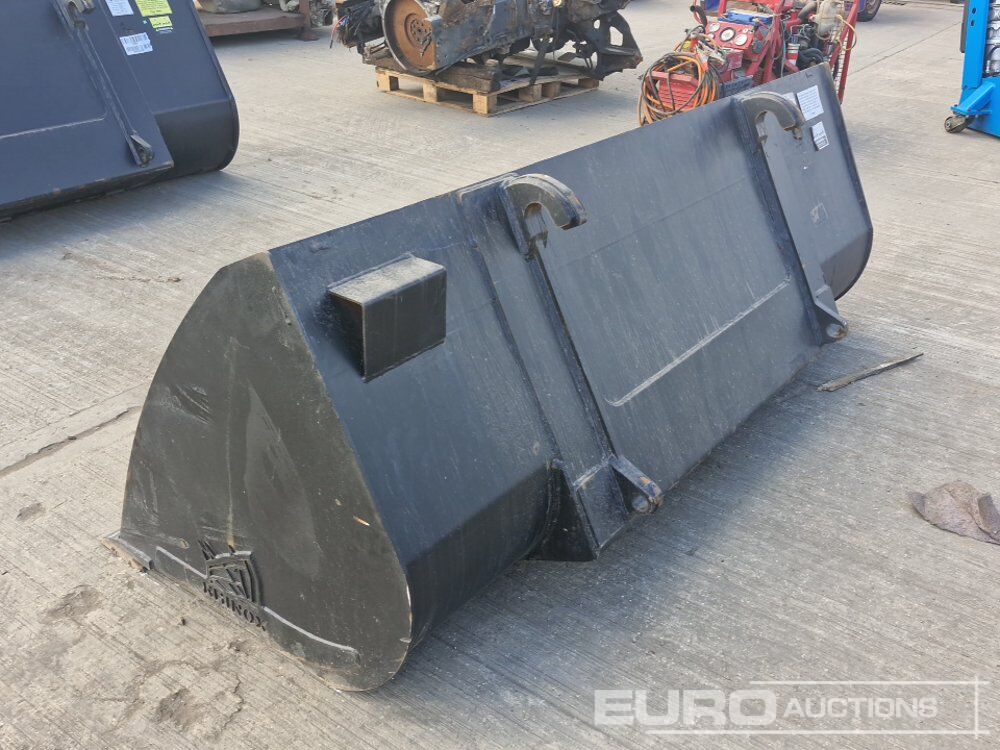 Unused 2025 Rhinox 90" Loading Bucket to suit Telehandler - Godet: photos 3 Unused 2025 Rhinox 90" Loading Bucket to suit Telehandler - Godet: photos 3