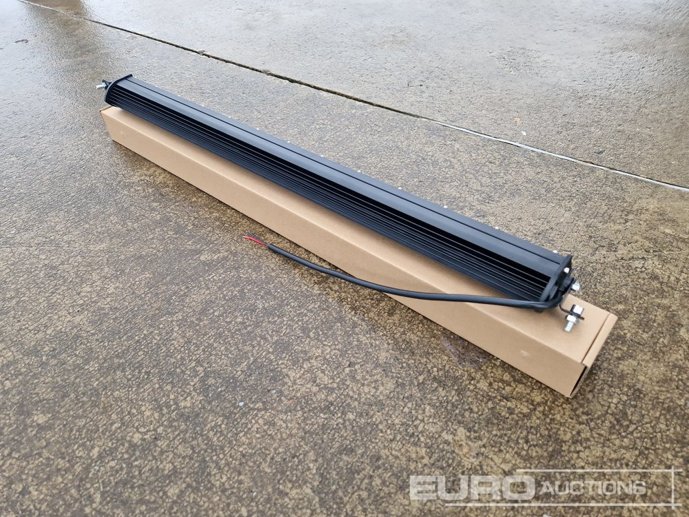 Unused 25" 240W Combo Beam LED Light Bar, Mounting Brackets, IP68 Waterproof - Équipement de garage: photos 3 Unused 25" 240W Combo Beam LED Light Bar, Mounting Brackets, IP68 Waterproof - Équipement de garage: photos 3