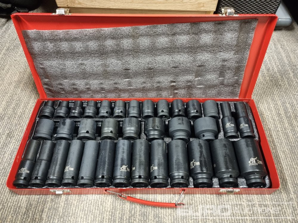 Unused 35 Piece 1/2" Drive Air Impact Socket Set, Steel Case - Équipement de garage: photos 1 Unused 35 Piece 1/2" Drive Air Impact Socket Set, Steel Case - Équipement de garage: photos 1