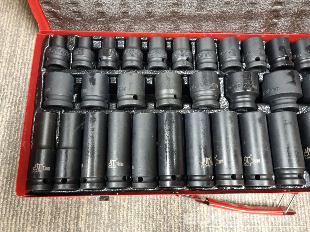 Unused 35 Piece 1/2" Drive Air Impact Socket Set, Steel Case - Équipement de garage: photos 2 Unused 35 Piece 1/2" Drive Air Impact Socket Set, Steel Case - Équipement de garage: photos 2