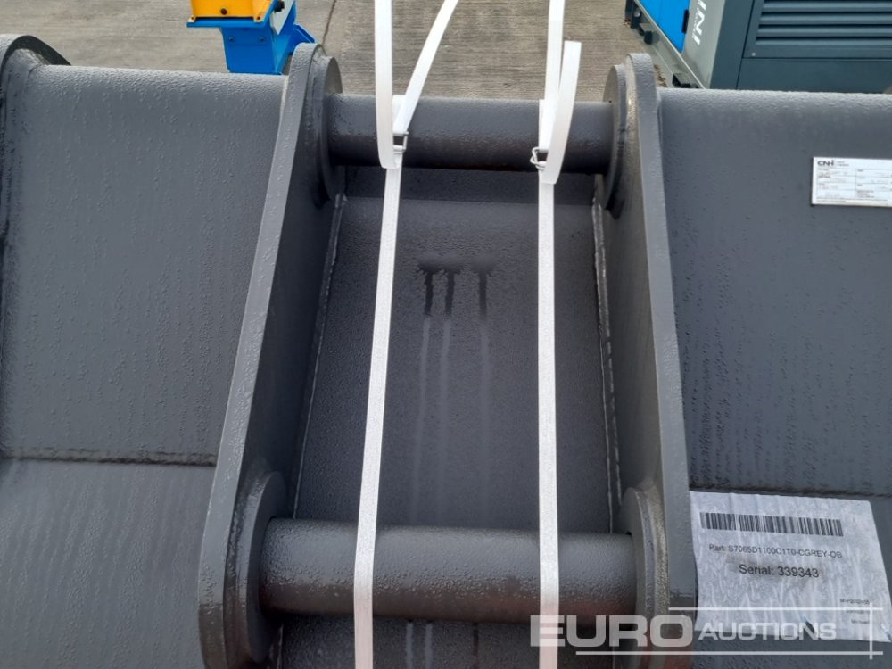 Godet neuf Unused CNH 44" Scoop Bucket 80mm Pin to suit 20 Ton Excavator: photos 12