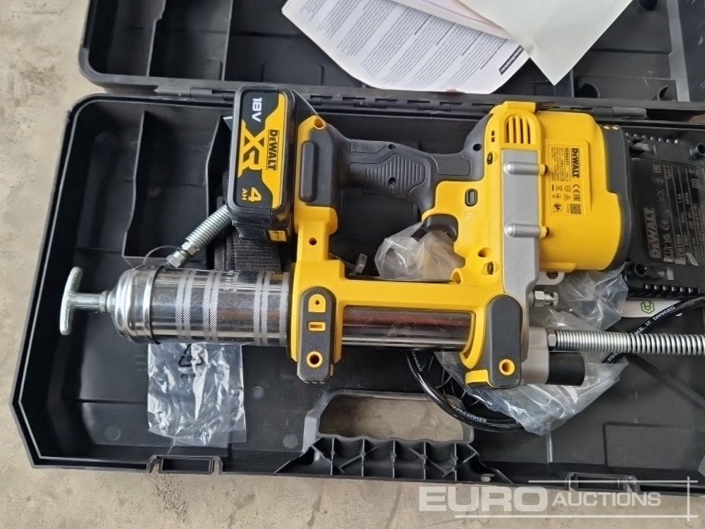 Unused Dewalt DCGG571 18 Volt Cordless Grease Gun, Battery, Charger, Case - Équipement de garage: photos 4 Unused Dewalt DCGG571 18 Volt Cordless Grease Gun, Battery, Charger, Case - Équipement de garage: photos 4