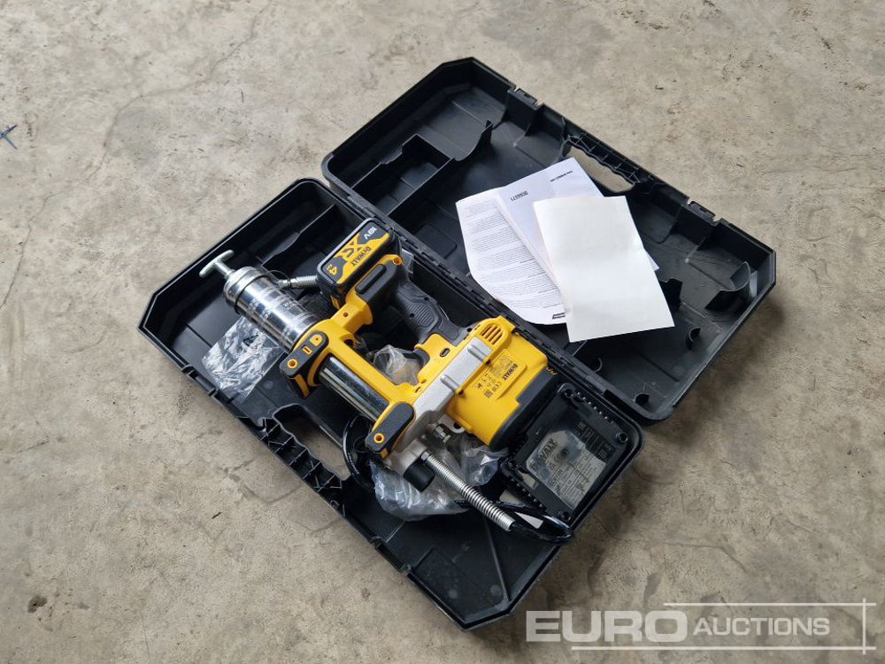 Unused Dewalt DCGG571 18 Volt Cordless Grease Gun, Battery, Charger, Case - Équipement de garage: photos 3 Unused Dewalt DCGG571 18 Volt Cordless Grease Gun, Battery, Charger, Case - Équipement de garage: photos 3