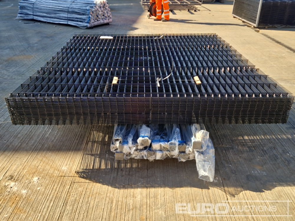Unused Galvanised & Powder Coated Heavy Duty (5mm) Wire Mesh Fencing, 25 x H2.4m x W2.2m Panels, 26 x 60mm x 60mm x3m Posts, with Fittings (Black) - Matériel de chantier: photos 4 Unused Galvanised & Powder Coated Heavy Duty (5mm) Wire Mesh Fencing, 25 x H2.4m x W2.2m Panels, 26 x 60mm x 60mm x3m Posts, with Fittings (Black) - Matériel de chantier: photos 4