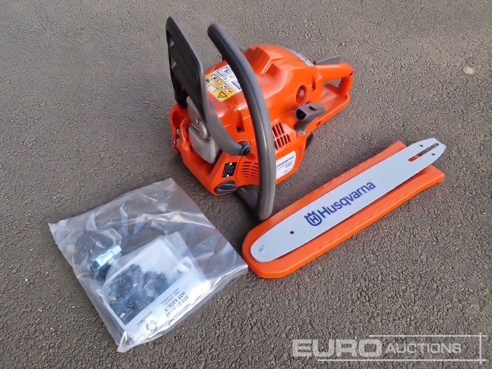 Unused Husqvarna 120 Mark II 14" Petrol Chain Saw - Équipement de garage: photos 1 Unused Husqvarna 120 Mark II 14" Petrol Chain Saw - Équipement de garage: photos 1