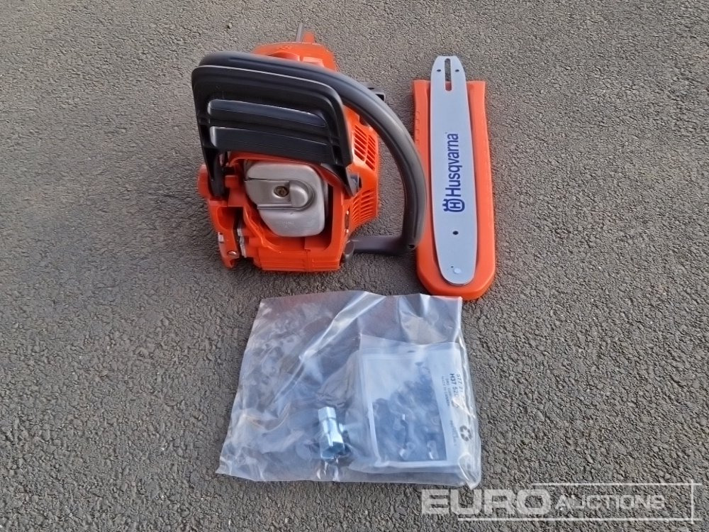 Équipement de garage Unused Husqvarna 120 Mark II 14" Petrol Chain Saw: photos 9