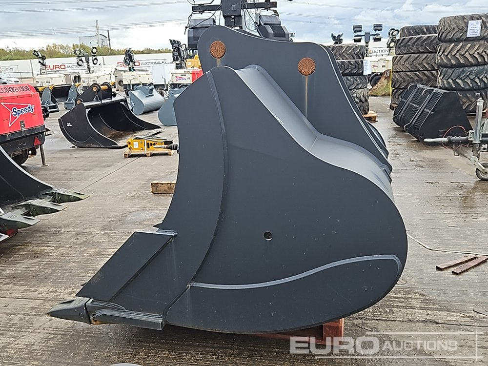 Unused Miller 70" Digging Bucket 90mm Pin to suit 30 Ton Excavator - Godet: photos 2 Unused Miller 70" Digging Bucket 90mm Pin to suit 30 Ton Excavator - Godet: photos 2