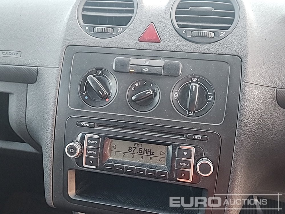 Véhicule utilitaire 2011 Volkswagen Caddy: photos 24