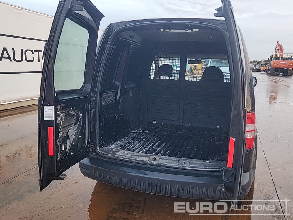 Véhicule utilitaire 2011 Volkswagen Caddy: photos 16