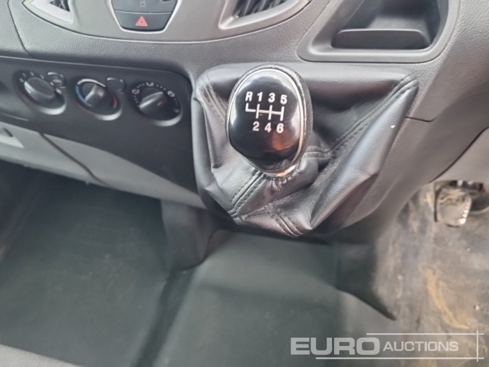 Véhicule utilitaire 2013 Ford Transit Custom: photos 25