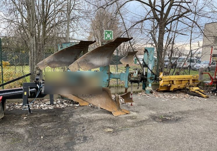 Aratro usato Nuova Comas - Charrue: photos 1 Aratro usato Nuova Comas - Charrue: photos 1