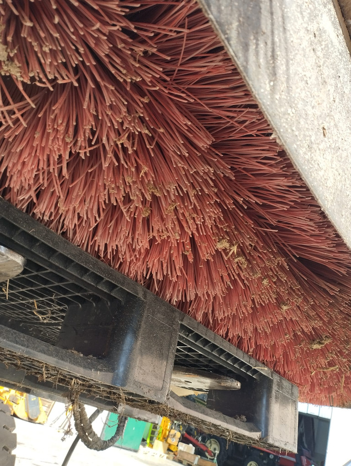 Spazzola usata per SkidLoader Marlia SPZ50 - Brosse: photos 4 Spazzola usata per SkidLoader Marlia SPZ50 - Brosse: photos 4