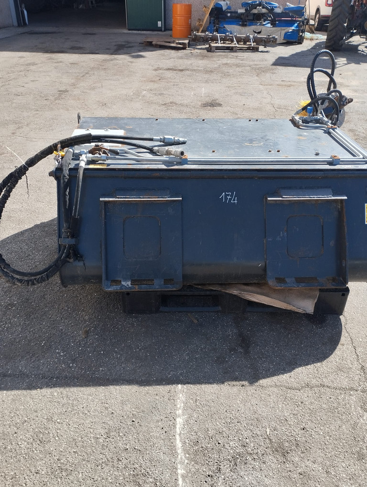 Spazzola usata per SkidLoader Marlia SPZ50 - Brosse: photos 3 Spazzola usata per SkidLoader Marlia SPZ50 - Brosse: photos 3