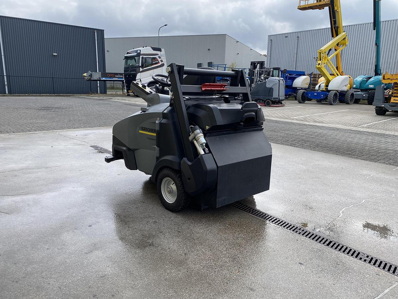 Kärcher KM 105/110 R Bp, Veegmachine, hoogkieper - Balayeuse de voirie: photos 4 Kärcher KM 105/110 R Bp, Veegmachine, hoogkieper - Balayeuse de voirie: photos 4