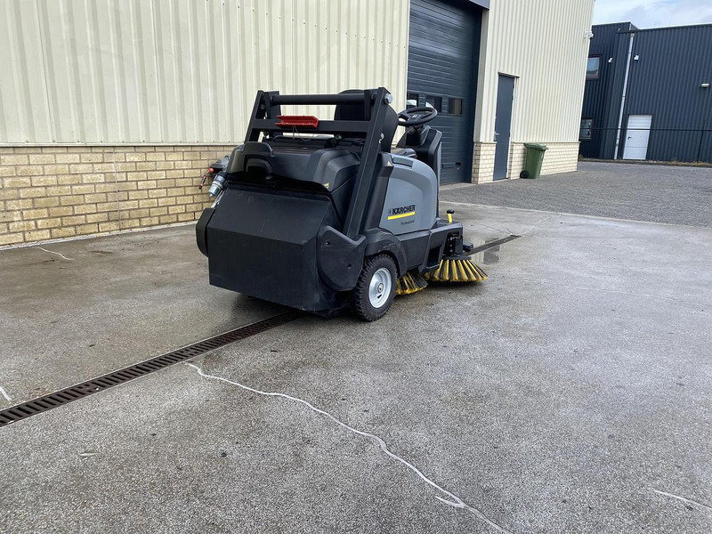 Kärcher KM 105/110 R Bp, Veegmachine, hoogkieper - Balayeuse de voirie: photos 2 Kärcher KM 105/110 R Bp, Veegmachine, hoogkieper - Balayeuse de voirie: photos 2