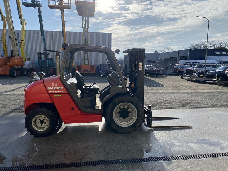 Manitou MH 25-4 T Buggie, Ruw terrein heftruck, 4x4 - Chariot tout terrain: photos 4 Manitou MH 25-4 T Buggie, Ruw terrein heftruck, 4x4 - Chariot tout terrain: photos 4