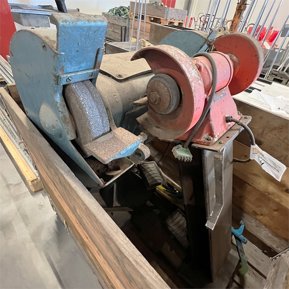 ABC Griding machine and generator / slibemaskine og generator - Machine-outil: photos 1 ABC Griding machine and generator / slibemaskine og generator - Machine-outil: photos 1