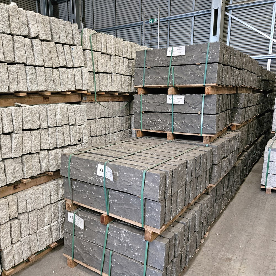 ABC Sort basalt kantsten - Matériel de chantier: photos 1 ABC Sort basalt kantsten - Matériel de chantier: photos 1