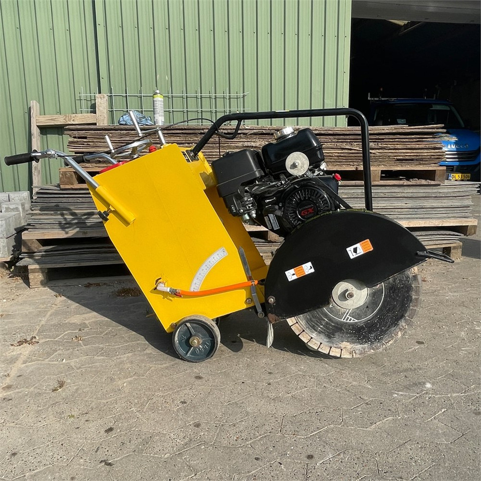 Bernards BS20-40 - Travaux routiers: photos 2 Bernards BS20-40 - Travaux routiers: photos 2