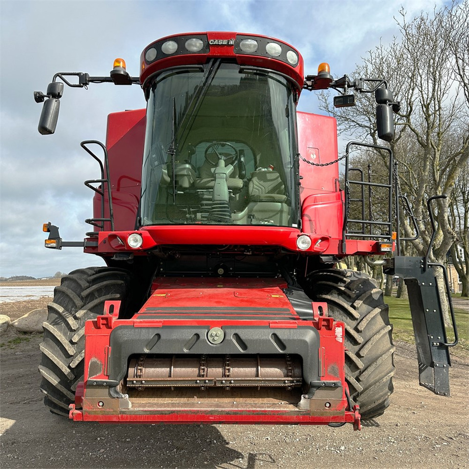 CASE IH 8010 Axial-flow - Matériel de récolte: photos 3 CASE IH 8010 Axial-flow - Matériel de récolte: photos 3