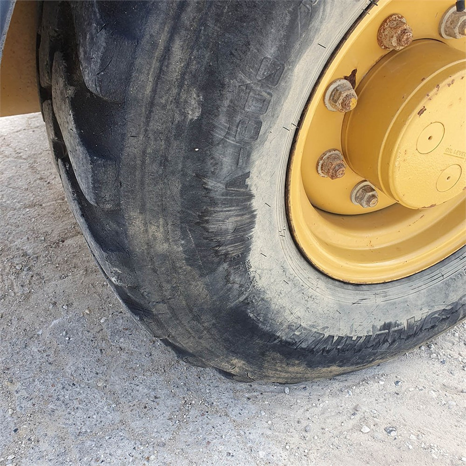 Chargeuse sur pneus Caterpillar 906 H2: photos 28