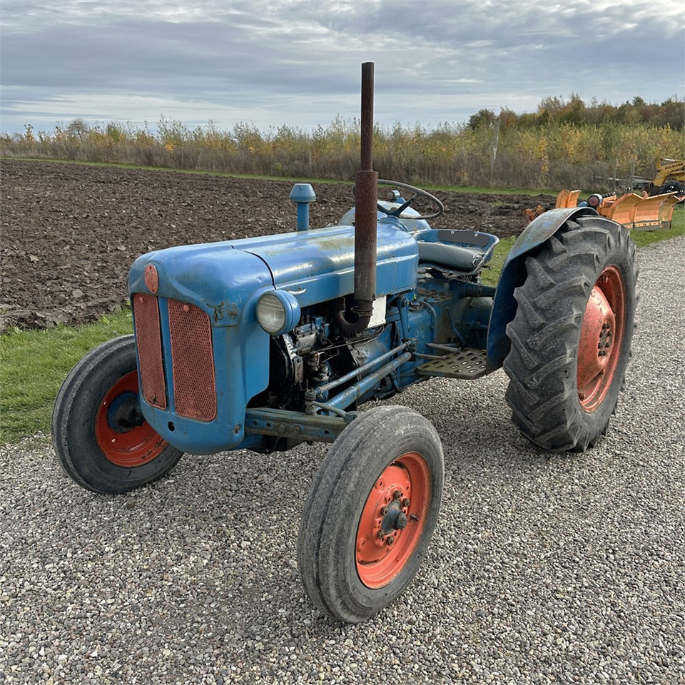 Ford Dexta T3 - Tracteur agricole: photos 3 Ford Dexta T3 - Tracteur agricole: photos 3