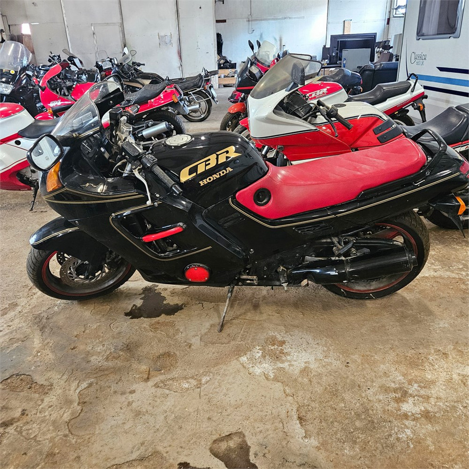 Honda CBR1000F - Motocyclette: photos 4 Honda CBR1000F - Motocyclette: photos 4