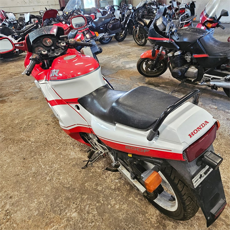 Honda CBR600F Super sport - Motocyclette: photos 4 Honda CBR600F Super sport - Motocyclette: photos 4